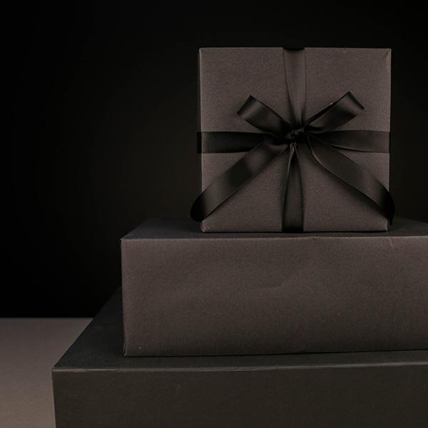 Geschenkpapier 1111 Schwarz gefärbt 55 cm x 100 m 