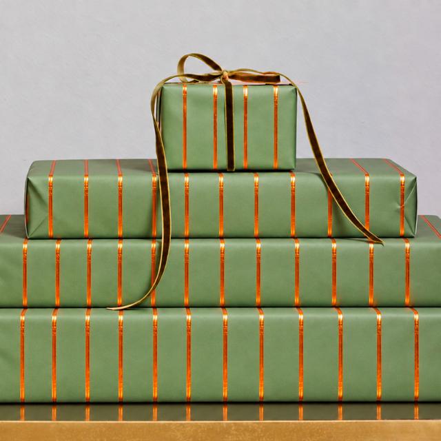 Weihnachtsgeschenkpapier  6391 Green w/Orange Stri 55 cm x 120m