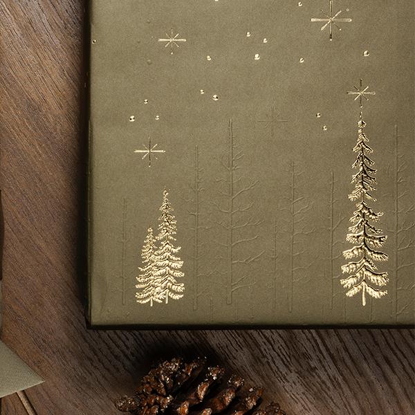 Weihnachtsgeschenkpapier 6483 Green Forrest Star Night 55 cm x 100 m