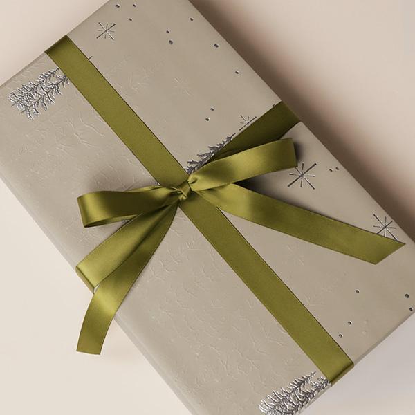 Weihnachtsgeschenkpapier 6510 Forrest Star Night Grey Green 55 cm x 100 m