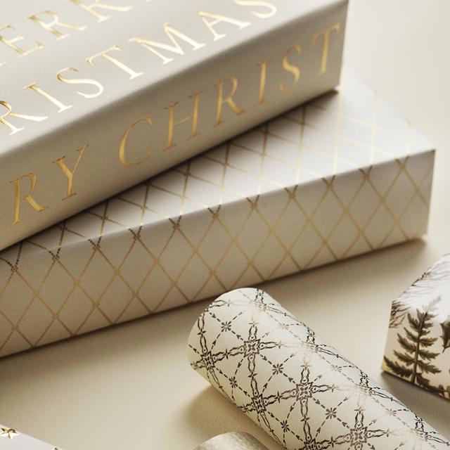 Weihnachtsgeschenkpapier 6549 Christmas traditon Beige  55 cm  55 cm x 100 m
