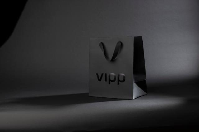 Exquisite und personalisierte maßgeschneiderte Luxustaschen, gefertigt aus den feinsten Materialien, präsentieren einzigartige Designs, Logos und maßgeschneiderte Details und verkörpern Eleganz, Exklusivität und Raffinesse