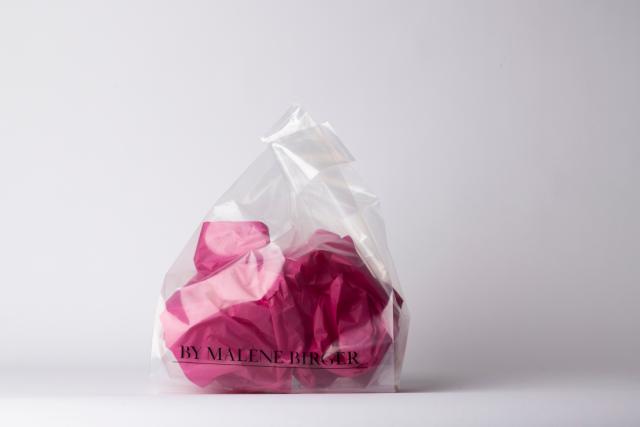 Maßgeschneiderte Polybeutel mit personalisierten Designs, Logos oder Branding, bieten strapazierfähige und flexible Verpackungslösungen für verschiedene Produkte und gewährleisten sowohl Schutz als auch visuelle Wirkung